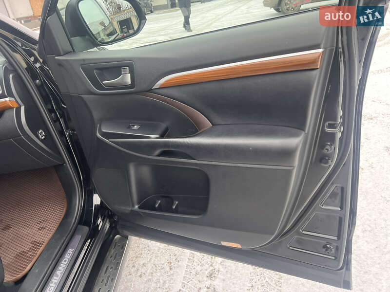 Внедорожник / Кроссовер Toyota Highlander 2019 в Виннице