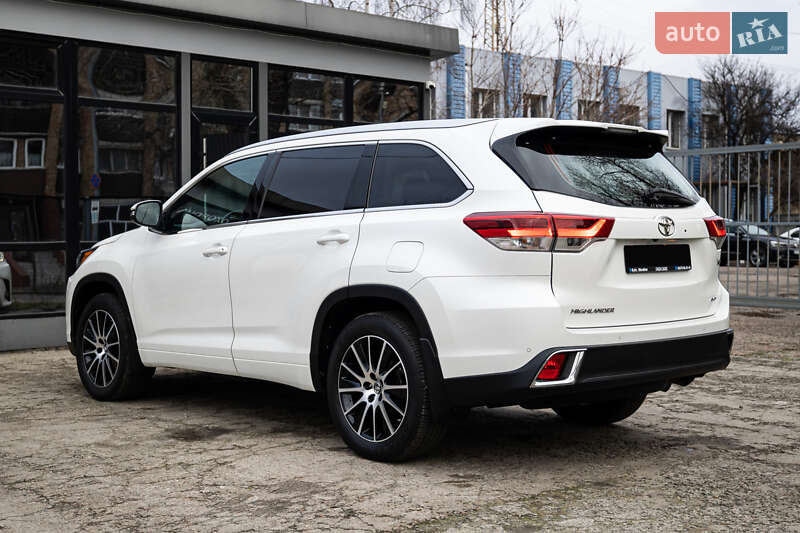 Позашляховик / Кросовер Toyota Highlander 2019 в Києві