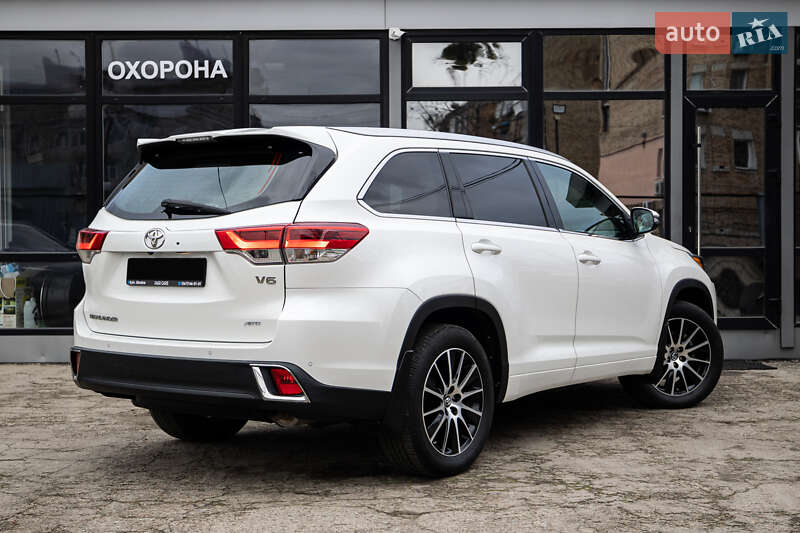 Позашляховик / Кросовер Toyota Highlander 2019 в Києві