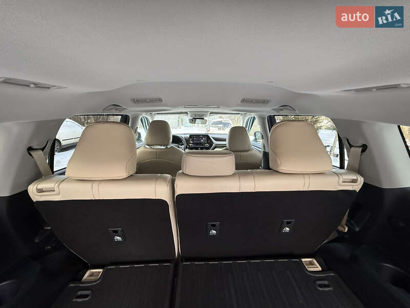 Внедорожник / Кроссовер Toyota Highlander 2022 в Фастове