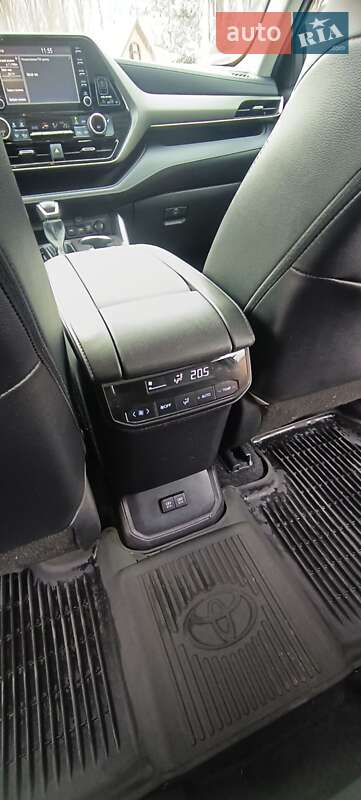 Внедорожник / Кроссовер Toyota Highlander 2021 в Киеве