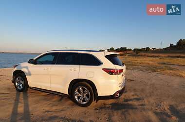 Внедорожник / Кроссовер Toyota Highlander 2015 в Николаеве