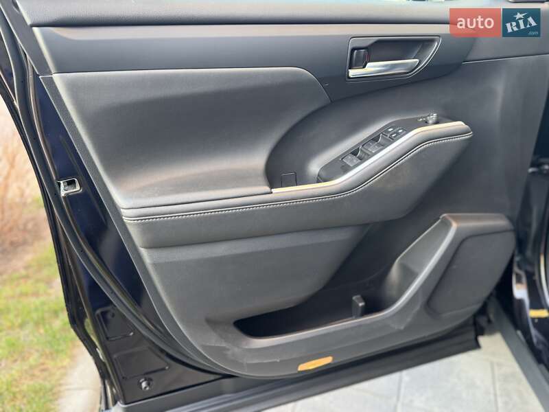 Внедорожник / Кроссовер Toyota Highlander 2020 в Киеве