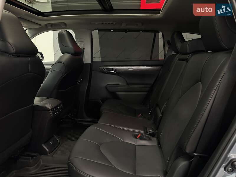 Внедорожник / Кроссовер Toyota Highlander 2024 в Тернополе