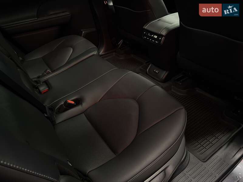 Внедорожник / Кроссовер Toyota Highlander 2024 в Тернополе