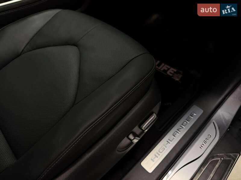 Внедорожник / Кроссовер Toyota Highlander 2024 в Тернополе