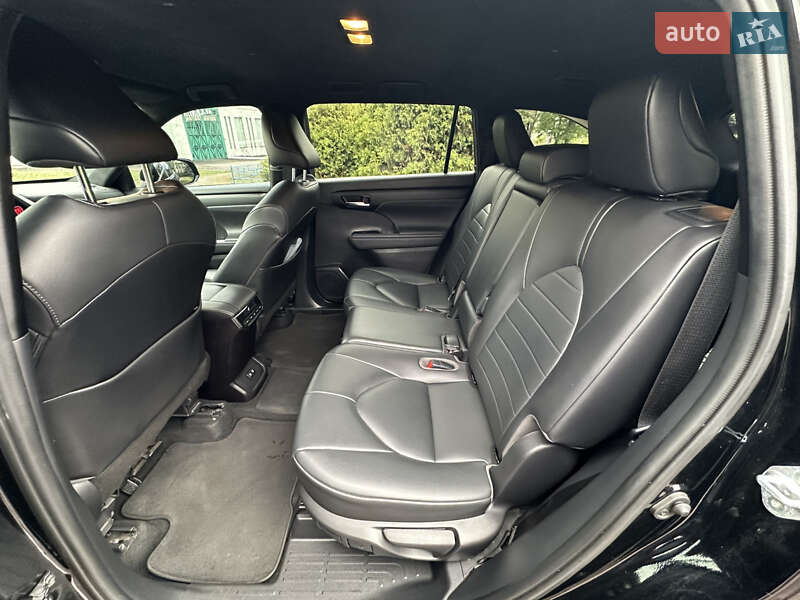 Позашляховик / Кросовер Toyota Highlander 2020 в Дніпрі