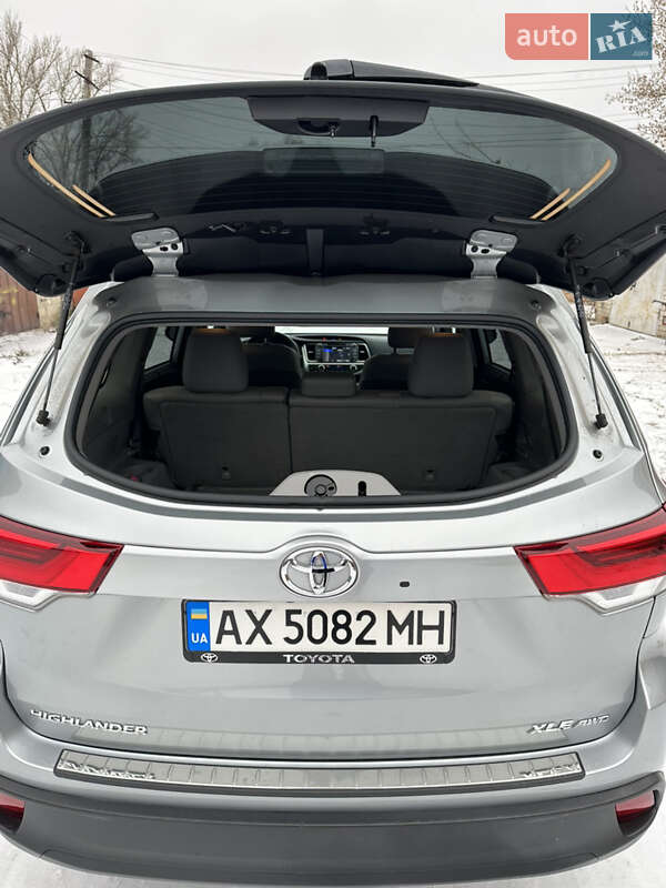 Внедорожник / Кроссовер Toyota Highlander 2019 в Харькове