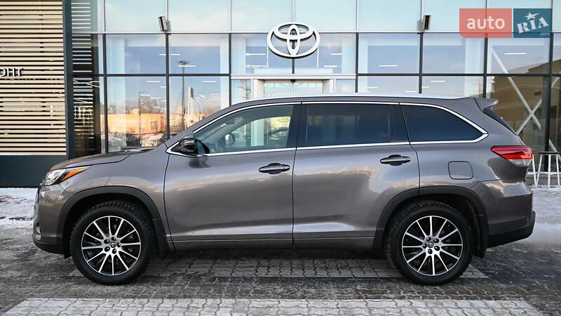 Внедорожник / Кроссовер Toyota Highlander 2019 в Киеве