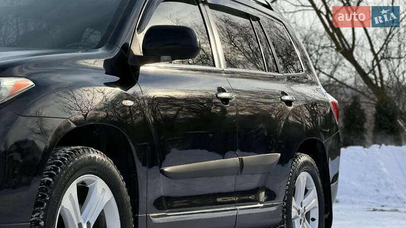 Внедорожник / Кроссовер Toyota Highlander 2011 в Зборове