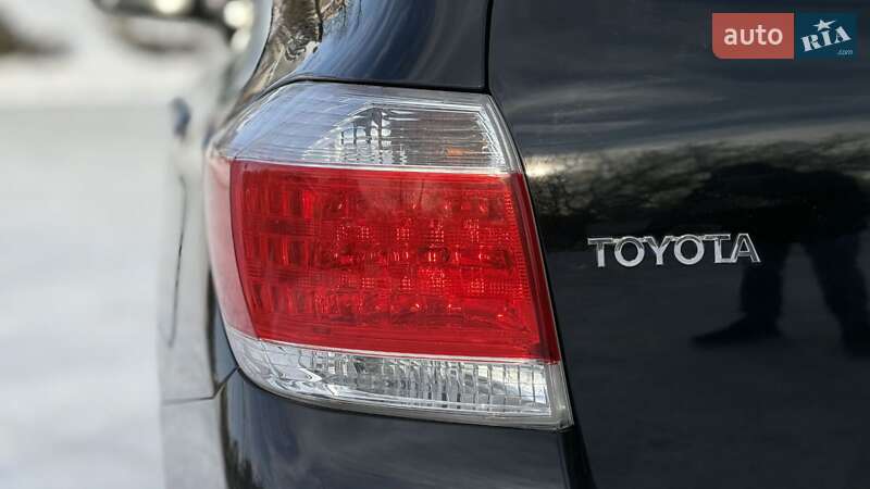 Внедорожник / Кроссовер Toyota Highlander 2011 в Зборове