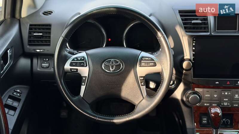 Внедорожник / Кроссовер Toyota Highlander 2011 в Зборове