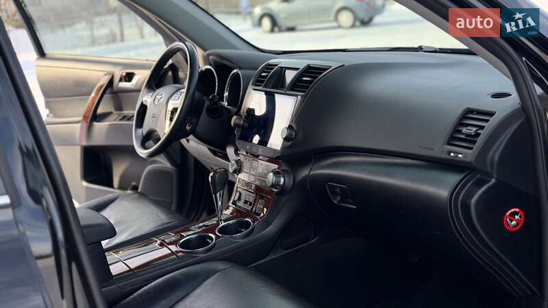 Внедорожник / Кроссовер Toyota Highlander 2011 в Зборове