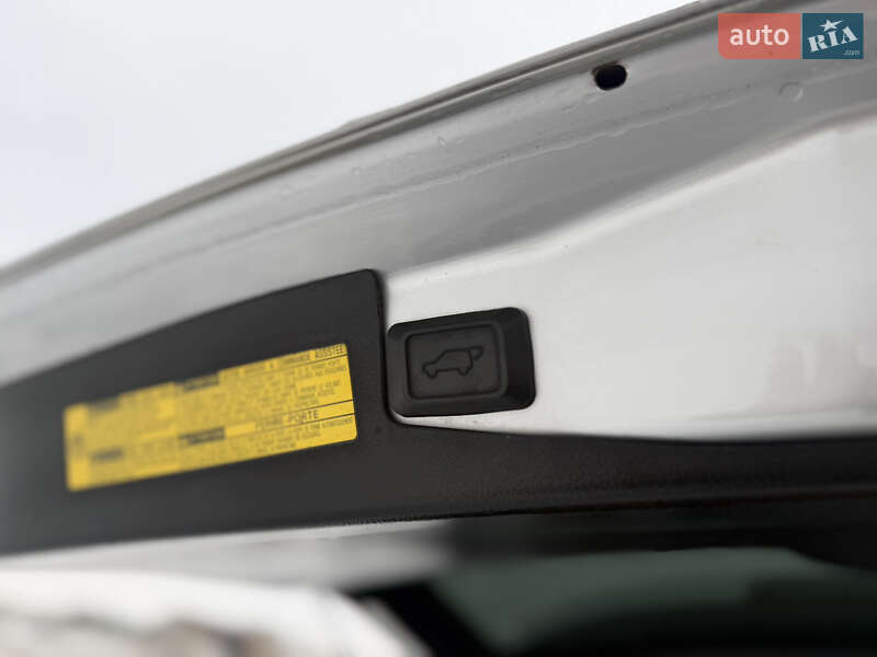 Внедорожник / Кроссовер Toyota Highlander 2011 в Ровно