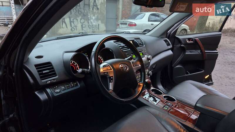 Внедорожник / Кроссовер Toyota Highlander 2013 в Харькове