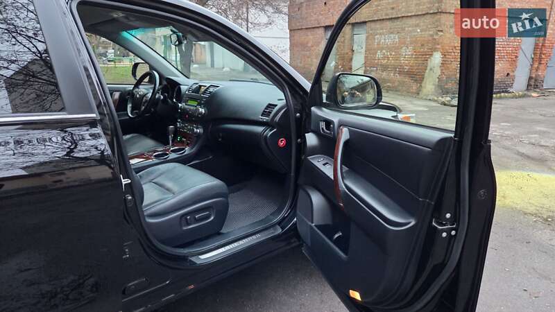 Внедорожник / Кроссовер Toyota Highlander 2013 в Харькове