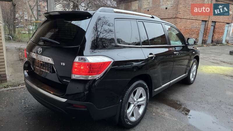 Внедорожник / Кроссовер Toyota Highlander 2013 в Харькове