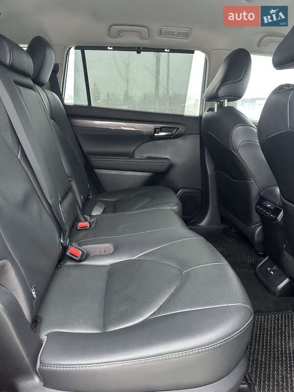 Позашляховик / Кросовер Toyota Highlander 2021 в Києві