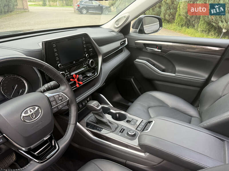 Внедорожник / Кроссовер Toyota Highlander 2021 в Самборе