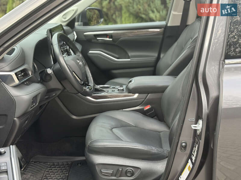 Внедорожник / Кроссовер Toyota Highlander 2021 в Самборе