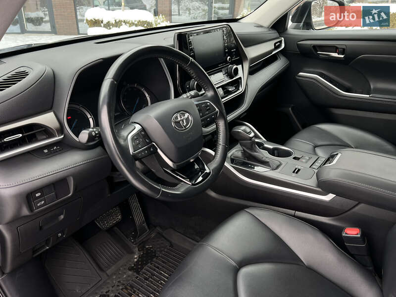 Внедорожник / Кроссовер Toyota Highlander 2020 в Ужгороде