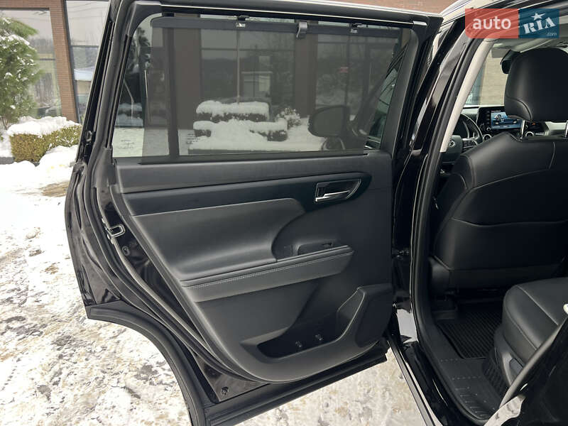 Внедорожник / Кроссовер Toyota Highlander 2020 в Ужгороде