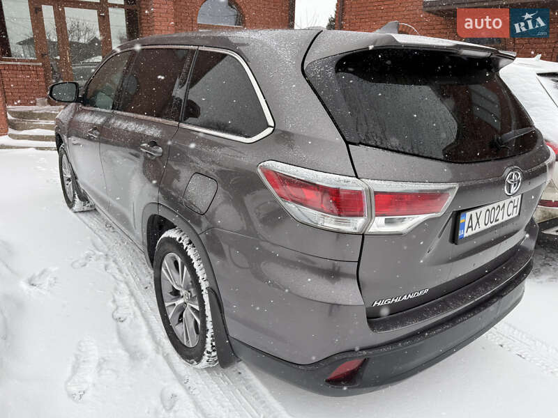 Внедорожник / Кроссовер Toyota Highlander 2016 в Днепре