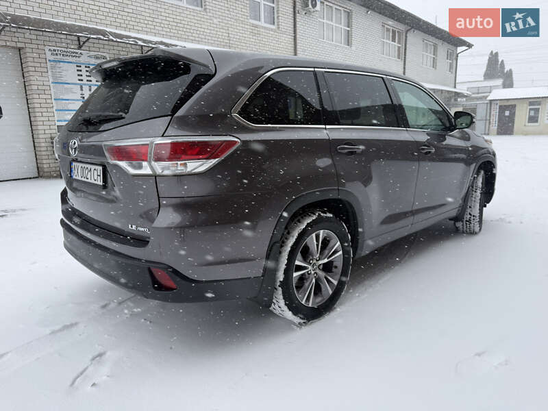 Внедорожник / Кроссовер Toyota Highlander 2016 в Днепре