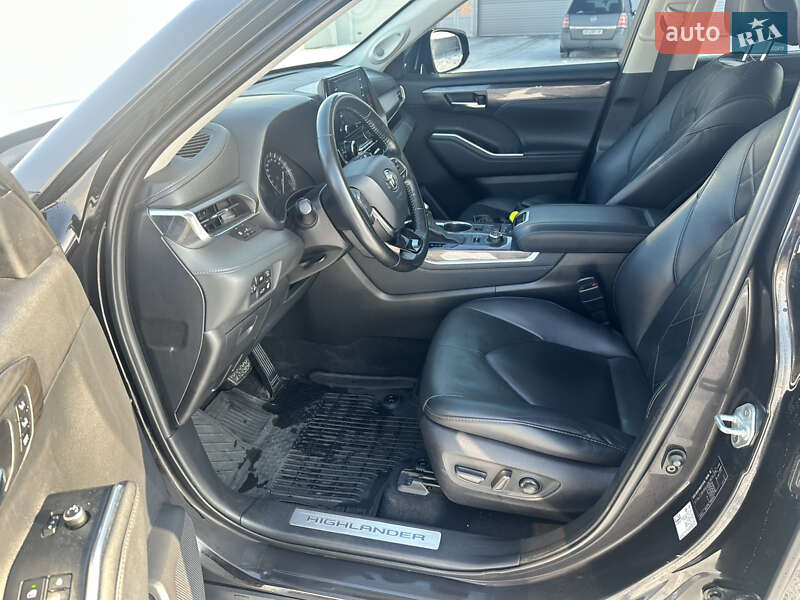 Внедорожник / Кроссовер Toyota Highlander 2021 в Гайсине