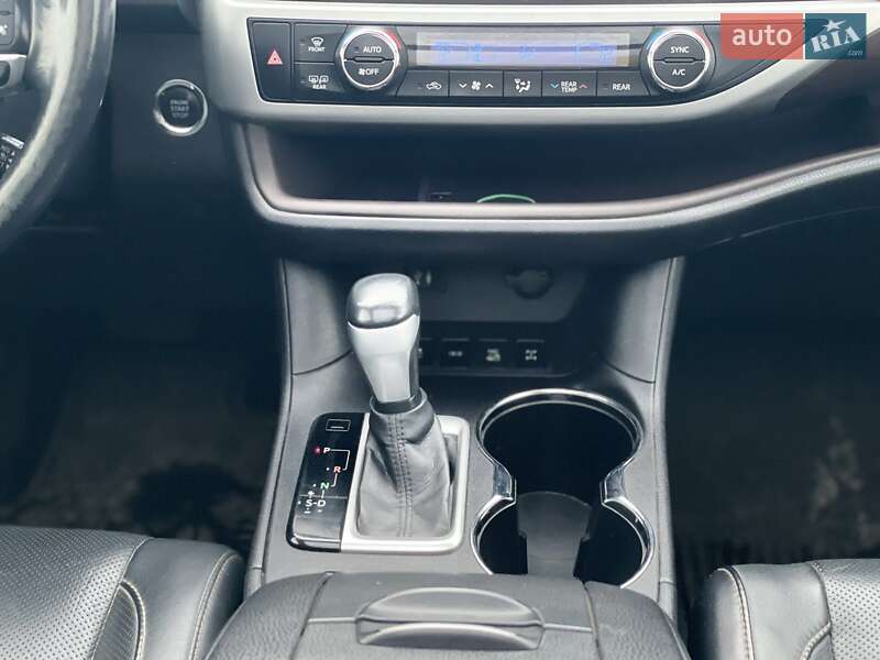 Внедорожник / Кроссовер Toyota Highlander 2015 в Днепре