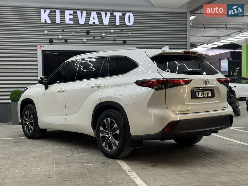 Внедорожник / Кроссовер Toyota Highlander 2020 в Киеве