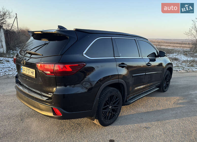 Внедорожник / Кроссовер Toyota Highlander 2016 в Кропивницком