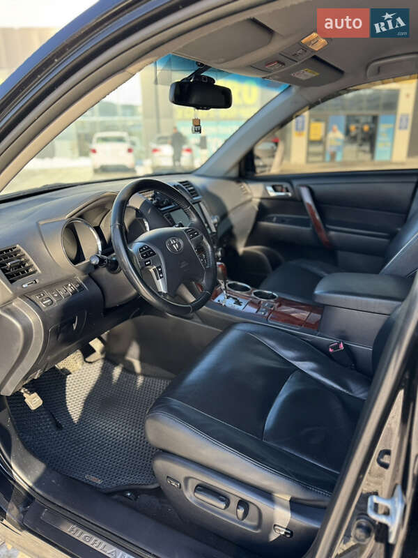 Внедорожник / Кроссовер Toyota Highlander 2013 в Тернополе
