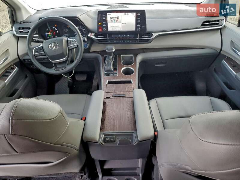 Внедорожник / Кроссовер Toyota Highlander 2022 в Ужгороде
