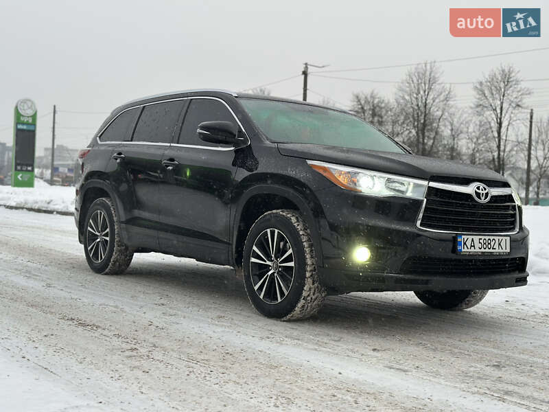 Внедорожник / Кроссовер Toyota Highlander 2016 в Житомире