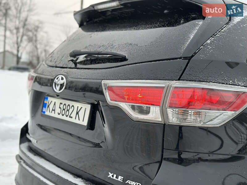 Внедорожник / Кроссовер Toyota Highlander 2016 в Житомире