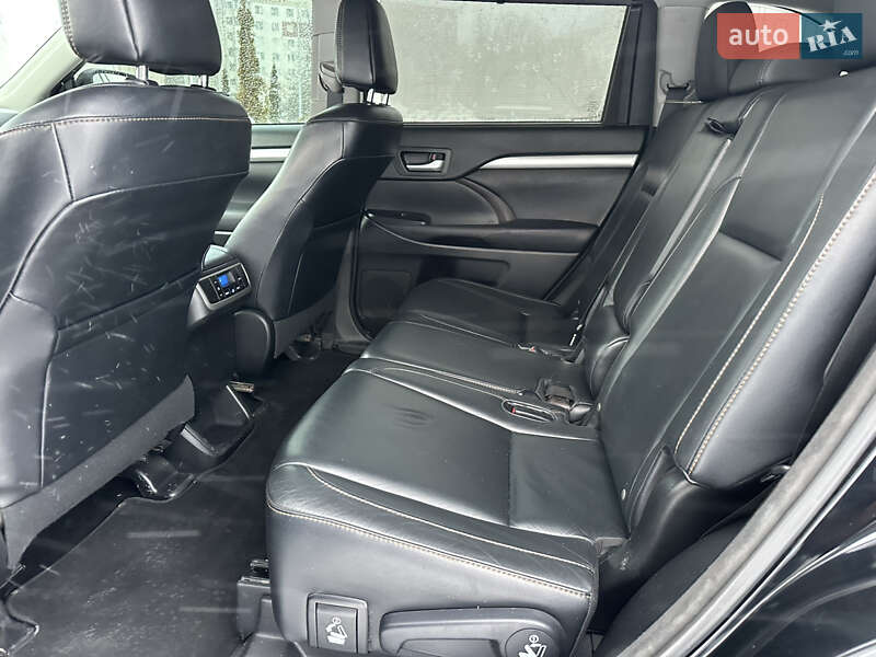 Внедорожник / Кроссовер Toyota Highlander 2016 в Житомире