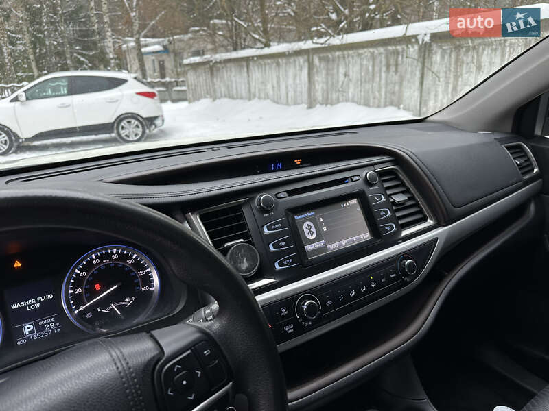 Внедорожник / Кроссовер Toyota Highlander 2016 в Житомире