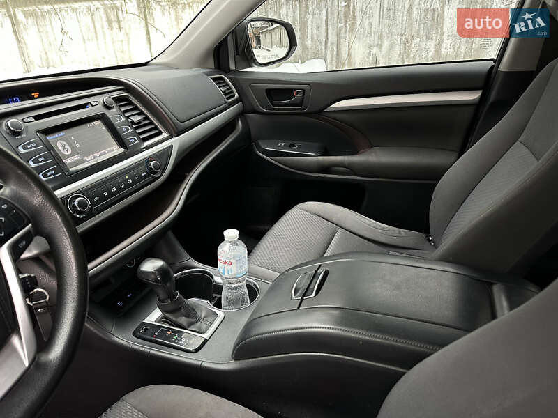 Внедорожник / Кроссовер Toyota Highlander 2016 в Житомире
