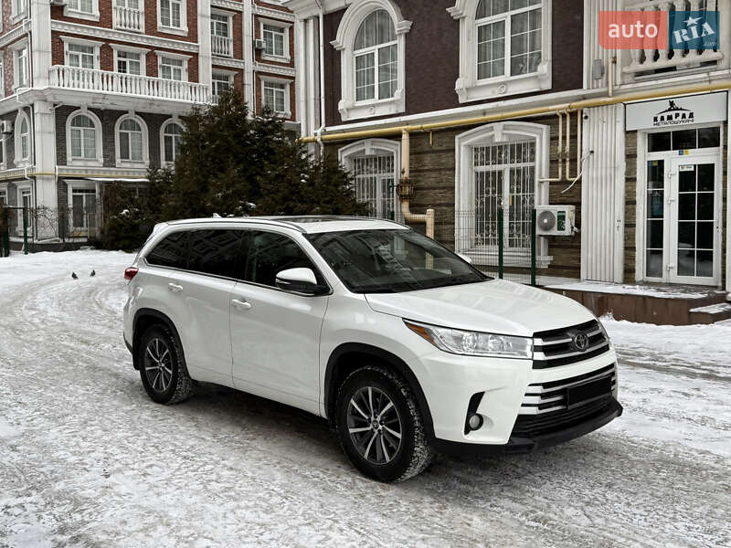Позашляховик / Кросовер Toyota Highlander 2018 в Києві