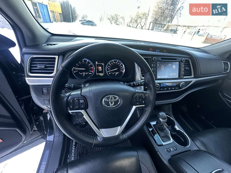 Внедорожник / Кроссовер Toyota Highlander 2019 в Харькове