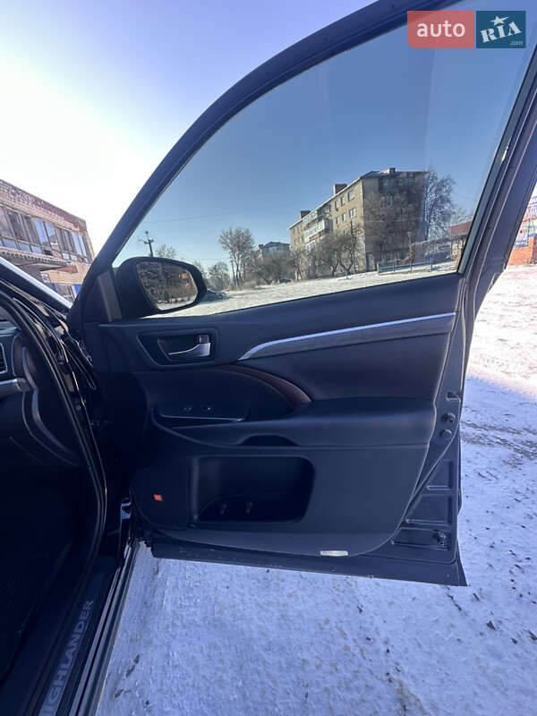 Внедорожник / Кроссовер Toyota Highlander 2019 в Харькове