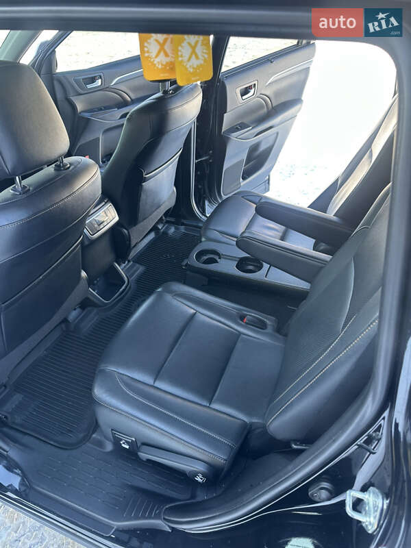 Внедорожник / Кроссовер Toyota Highlander 2019 в Харькове