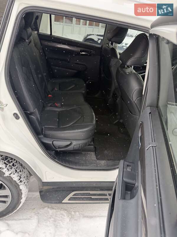 Внедорожник / Кроссовер Toyota Highlander 2020 в Киеве