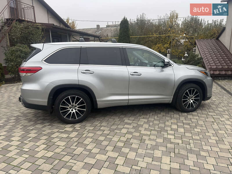 Внедорожник / Кроссовер Toyota Highlander 2017 в Киеве фото 7 Внедорожник / Кроссовер Toyota Highlander 2017 в Киеве