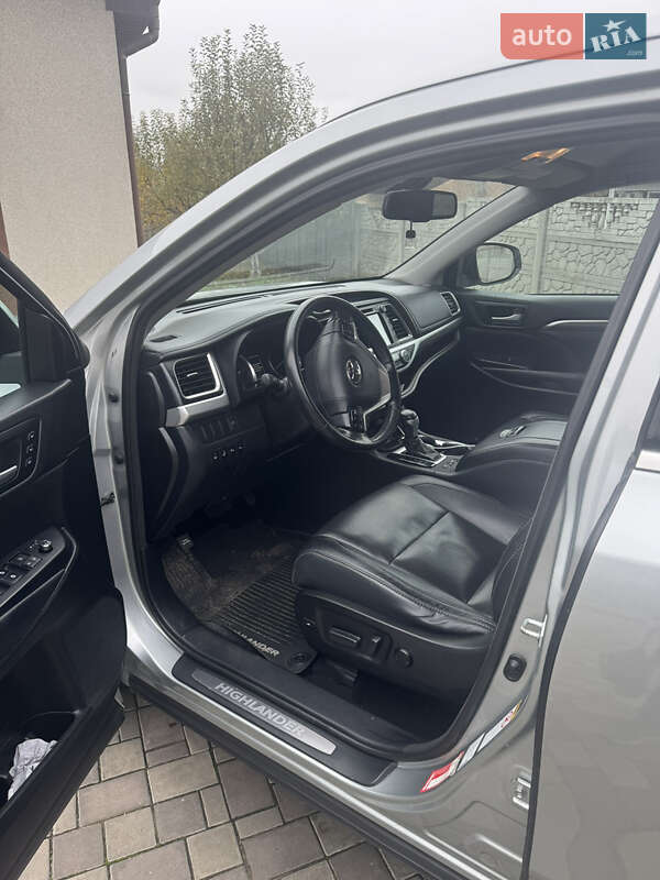 Внедорожник / Кроссовер Toyota Highlander 2017 в Киеве фото 10 Внедорожник / Кроссовер Toyota Highlander 2017 в Киеве