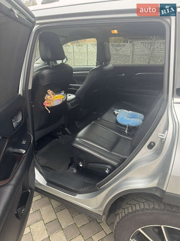 Внедорожник / Кроссовер Toyota Highlander 2017 в Киеве фото 17 Внедорожник / Кроссовер Toyota Highlander 2017 в Киеве