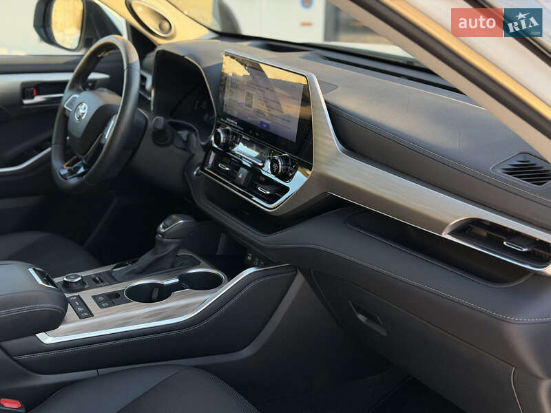 Внедорожник / Кроссовер Toyota Highlander 2024 в Киеве