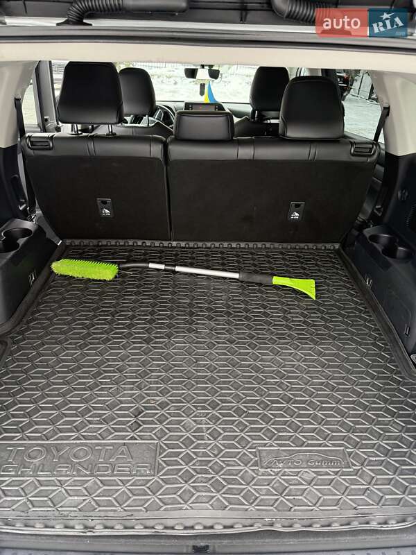 Внедорожник / Кроссовер Toyota Highlander 2020 в Киеве