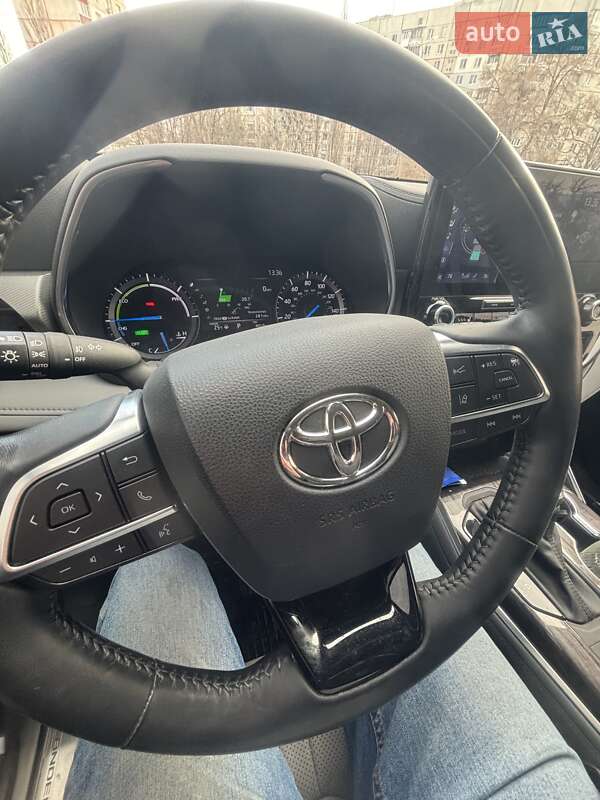 Внедорожник / Кроссовер Toyota Highlander 2021 в Харькове